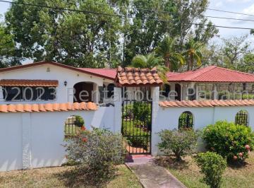 Casa de 3 habitaciones, Penonomé · Vendo Casa de Campo en Nata