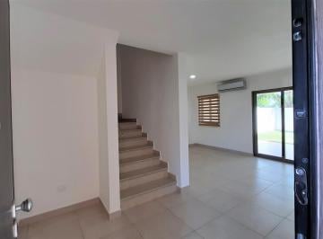 Casa · 167m² · 3 Recámaras · 2 Estacionamientos · En Venta Hermosa Casa 3 Rec Woodlands - Panamá Pacifico