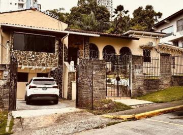 Casa de 3 habitaciones, Panamá · Alquiler de Casa Comercial en La Cresta