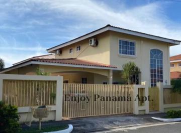 Casa de 3 habitaciones, Chitré · Casa Amoblada de Dos Pisos en Venta – Chitré, Herrera
