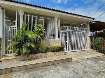 Casa de 3 habitaciones, Panamá · Vendo Casa en Pueblo Nuevo