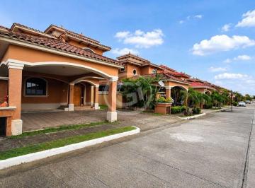 Casa de 4 habitaciones, Panamá · Venta Casa de Esquina El Doral. Remate Bancario 1,225 $/m² Negociable