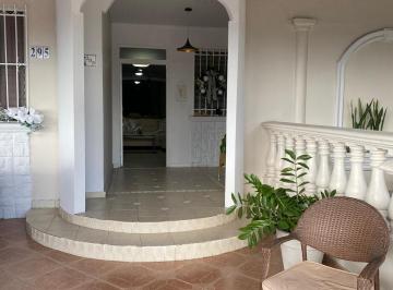 Casa de 6 habitaciones, San Miguelito · Amplia Casa con Anexo Independiente y 4 Estacionamiento