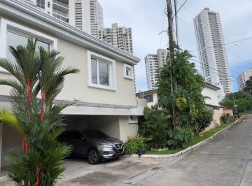 Casa de 3 habitaciones, Panamá · Altos del Golf. 240 m 3r 3.5b Cbs $490,000.00neg