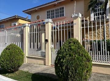 Casa · 255m² · 3 Recámaras · 2 Estacionamientos · Vendo Propiedad Residencial San Rafael - Villa Lucre