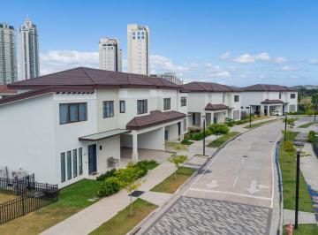 Apartamento · 338m² · 3 Recámaras · 2 Estacionamientos · Venta de Casa en Santa María - The Woods