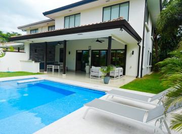 Casa · 4 Recámaras · 2 Estacionamientos · Alquiler Casa de Lujo en El Exclusivo Buenaventura Laguna Townhouse
