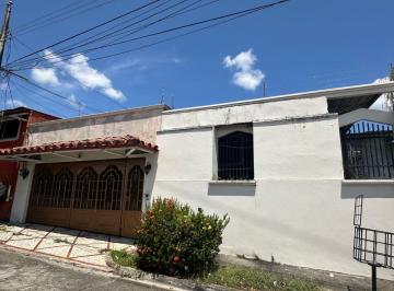 Casa de 3 habitaciones, Panamá · Casa en Venta en Las Cumbres de 395 m² con 3 Recámaras