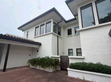 Casa · 346m² · 5 Recámaras · 2 Estacionamientos · Alquiler Casa de Lujo en El Exclusivo Buenaventura Laguna Townhouse 5