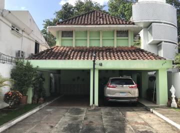 Casa · 426m² · 3 Recámaras · 2 Estacionamientos · Venta de Casa en La Alameda