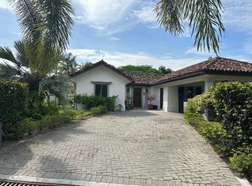 Casa · 367m² · 3 Recámaras · 2 Estacionamientos · Venta de Casa en Buenaventura Golf & Beach Club, Río Hato