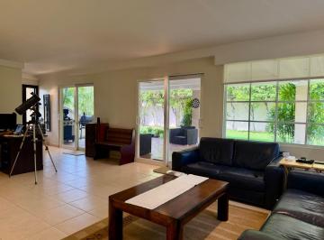 Casa de 3 habitaciones, Panamá · Alquiler de Casa con Jardín - Costa del Este