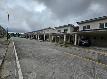 Casa de 3 habitaciones, Panamá · Casa Aaa 3r3.5b2p Linea Blanca en Altos D Epanama 2200