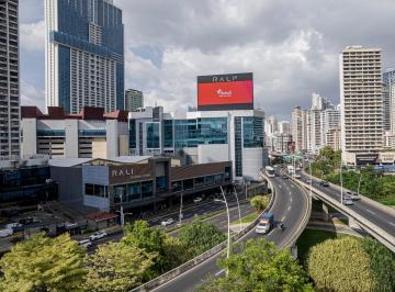Oficina comercial · 75m² · 1 Recámara · 29 Estacionamientos · Alquiler de Oficinas en Av Balboa