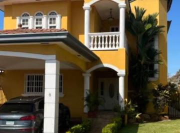 Casa de 5 habitaciones, Panamá · Vendo Casa Unifamiliar en Altos de Panama