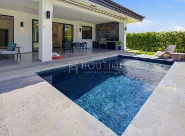 Casa de 2 habitaciones, Antón · Venta de Casa de Lujo en Playa Blanca – Río Hato (Sector Buenaventura)