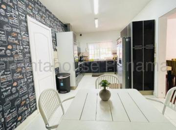 Casa de 5 habitaciones, San Miguelito · Venta de Casa en Altos de Panama Fuente del Fresno 768 m