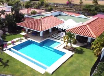 Casa de 3 habitaciones, San Carlos · Espaciosa y Acogedora Casa con Vista Al Mar en Vistamar Panama