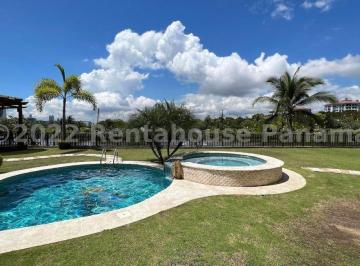 Casa de 5 habitaciones, Panamá · Vendo Casa en Santa Maria