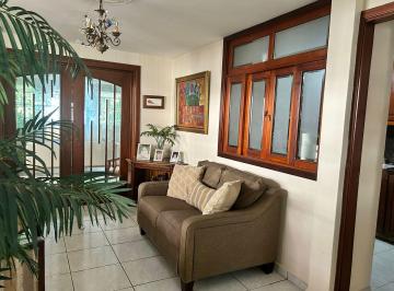 Casa · 380m² · 4 Recámaras · 4 Estacionamientos · Casa en Venta en Condado del Rey
