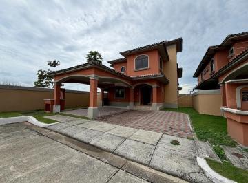 Casa · 352m² · 4 Recámaras · 2 Estacionamientos · Venta de Casa en Residencial El Doral, Costa Sur