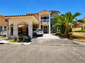 Casa de 4 habitaciones, Panamá · Venta de Casa en Altos de Panamá