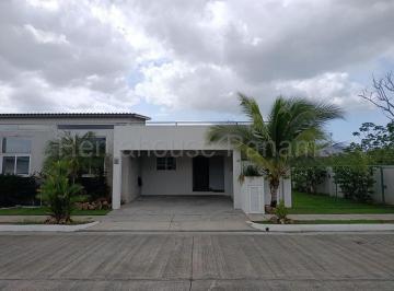 Casa de 3 habitaciones, Panamá · Alquiler de Casa en Villa Sur Costa Sur Hq