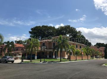 Casa de 4 habitaciones, Panamá · Alquilo Casa Amoblada en Clayton