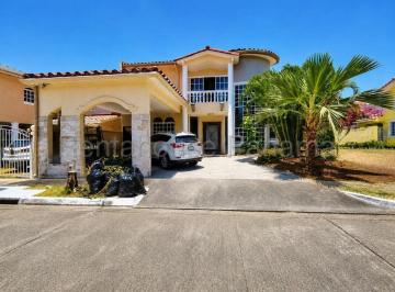 Casa de 4 habitaciones, Panamá · Vendo Casa en Altos de Panama