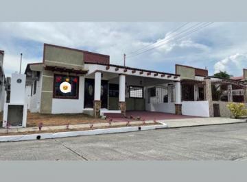 Casa · 115m² · 3 Recámaras · 2 Estacionamientos · Vendo Casa Brisas del Lago