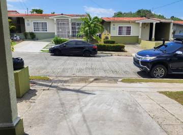 Casa · 115m² · 3 Recámaras · 2 Estacionamientos · Vendo Casa Brisas del Lago