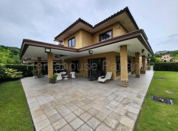 Casa de 5 habitaciones, Panamá · Casa en Clayton Embassy Club en Venta
