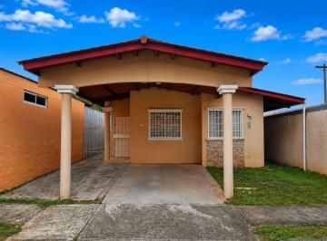 Casa · 165m² · 3 Recámaras · 2 Estacionamientos · Casa en Venta en Villa Lucre con Amplio Patio (C. P)