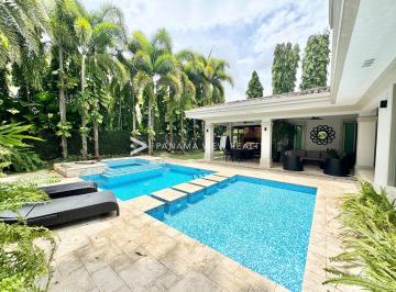 Casa · 860m² · 4 Recámaras · 6 Estacionamientos · Magnolias / Costa del Este / Venta