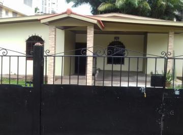 Casa · 500m² · 3 Recámaras · 2 Estacionamientos · Se Vende Casa en Coco del Mar, Remodelada