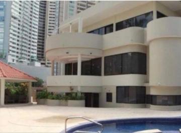 Casa · 2200m² · 6 Recámaras · 6 Estacionamientos · Se Vende Casa en Punta Paitilla