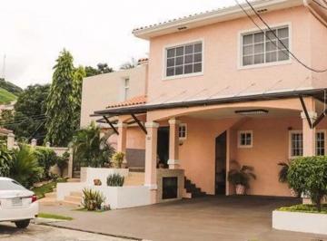 Casa · 547m² · 4 Recámaras · 4 Estacionamientos · Venta Casa Colonia Fuente del Fresno Altos de Panama