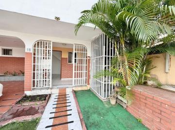Casa de 4 habitaciones, Panamá · Casa de Uso Mixto en Alquiler Altos de Santa Maria