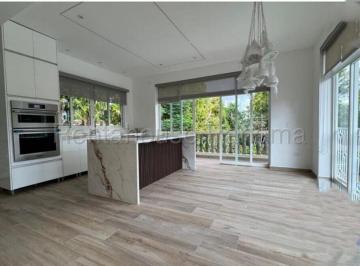 Casa de 5 habitaciones, Panamá · Casa en Venta en Altos del Golf