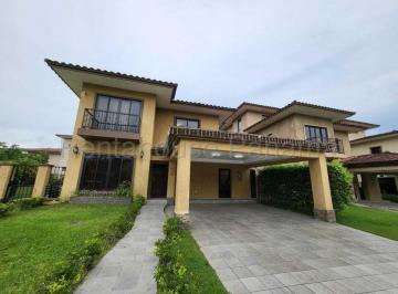 Casa de 5 habitaciones, Panamá · Vendo o Alquilo Casa en Clayton
