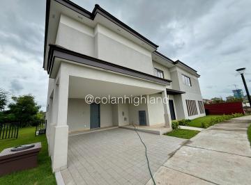Casa de 4 habitaciones, Panamá · Se Vende Casa Unifamiliar con Vista Al Lago en Santa Maria