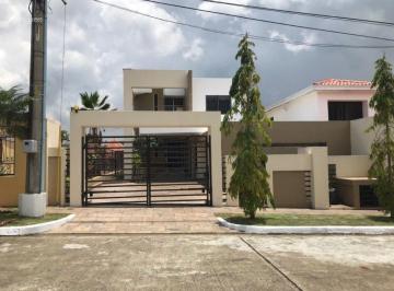 Casa · 567m² · 4 Recámaras · 3 Estacionamientos · Venta de Casa en Altos de Panama