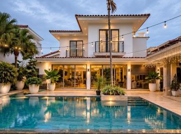 Casa · 650m² · 3 Recámaras · 4 Estacionamientos · Vendo Casa Santa Maria Fairway Estates