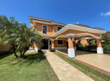 Casa · 350m² · 3 Recámaras · 3 Estacionamientos · Venta y Alquiler de Casa en Clayton Village