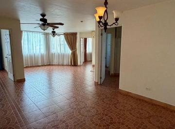 Apartamento de 3 habitaciones, Panamá · Venta Céntrico y Amplio Apartamento