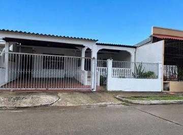 Casa · 3 Recámaras · 2 Estacionamientos · Casa en Venta en Altos de Cerro Viento | 3 Recámaras | $130,000 (C. P)