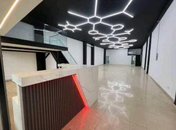 Apartamento · 200m² · 6 Estacionamientos · Local Comercial en Bella Vista 200 m² Recien Remodelado
