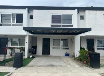 Estacionamiento techado · "Remato Casa en El Crisol"
