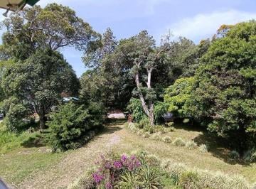 Casa · 272m² · 5 Recámaras · 2 Estacionamientos · Vendo Casa 5hab y Lote 1832 m Bqt