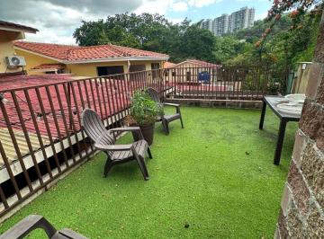 Casa de 3 habitaciones, Panamá · C2597 Se Vende Amplia y Espectacular Casa en Altos de Panama